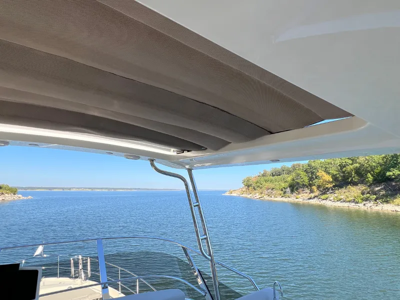 Slide: The Image of Sea Ray FLY 520 2018 - 38