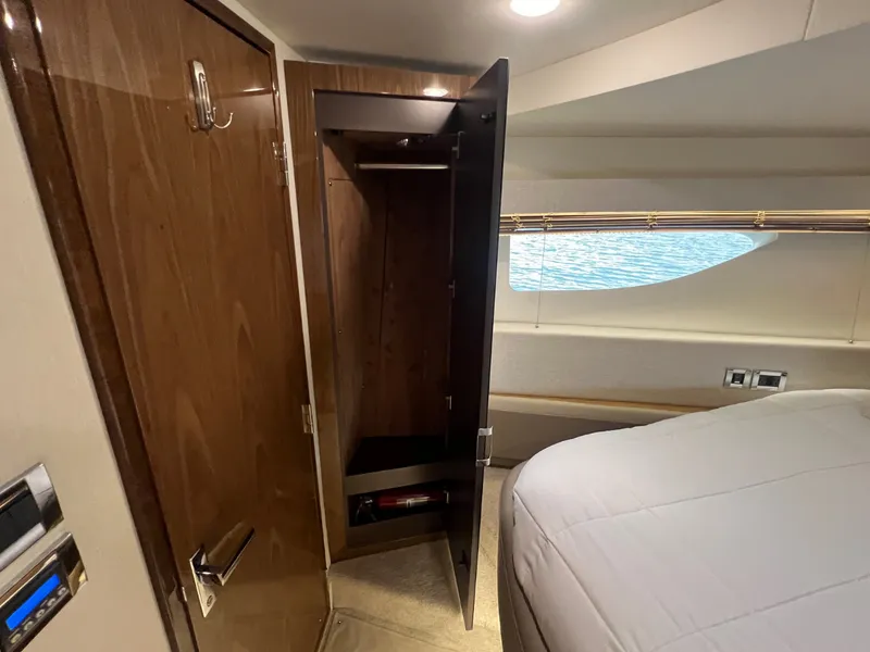 Slide: The Image of Sea Ray FLY 520 2018 - 81