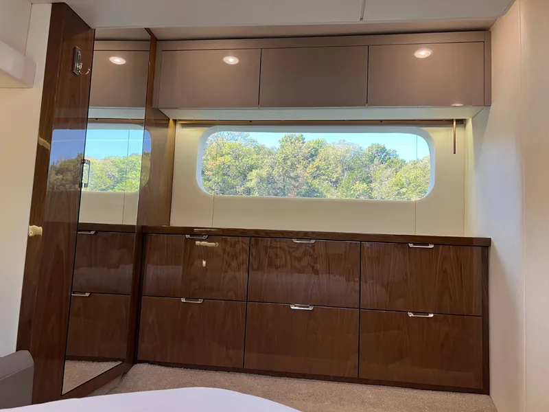 Slide: The Image of Sea Ray FLY 520 2018 - 91
