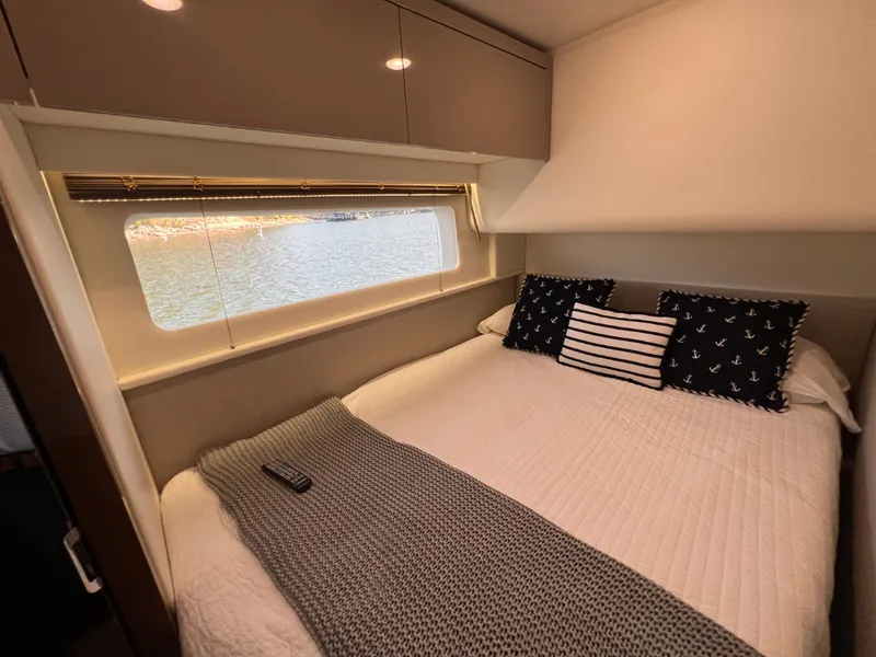 Slide: The Image of Sea Ray FLY 520 2018 - 74