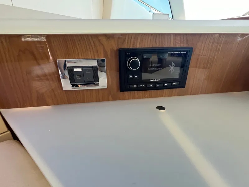 Slide: The Image of Sea Ray FLY 520 2018 - 62