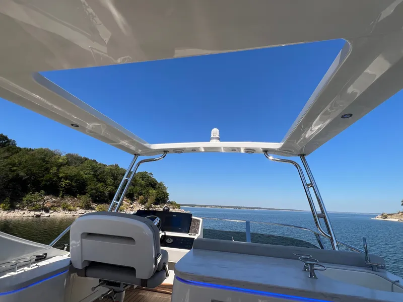 Slide: The Image of Sea Ray FLY 520 2018 - 39
