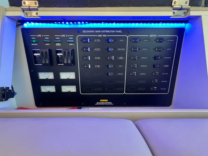 Slide: The Image of Sea Ray FLY 520 2018 - 60