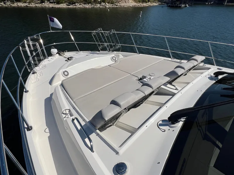 Slide: The Image of Sea Ray FLY 520 2018 - 44