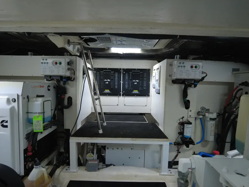 Slide: The Image of Sea Ray FLY 520 2018 - 99