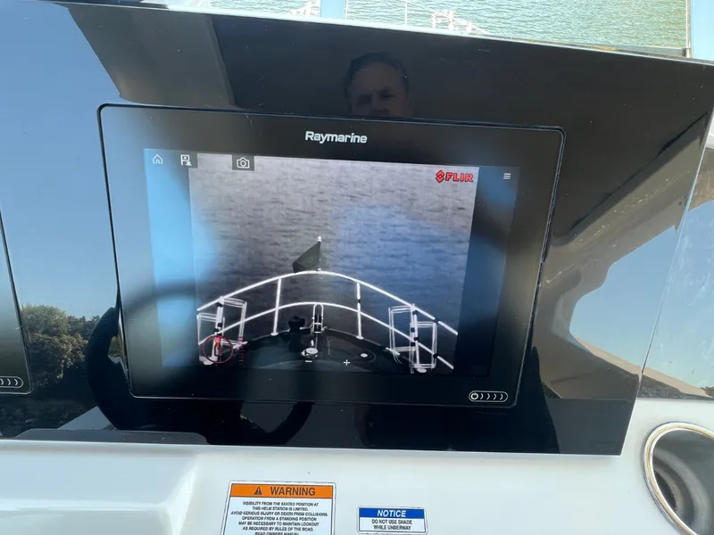 Slide: The Image of Sea Ray FLY 520 2018 - 34