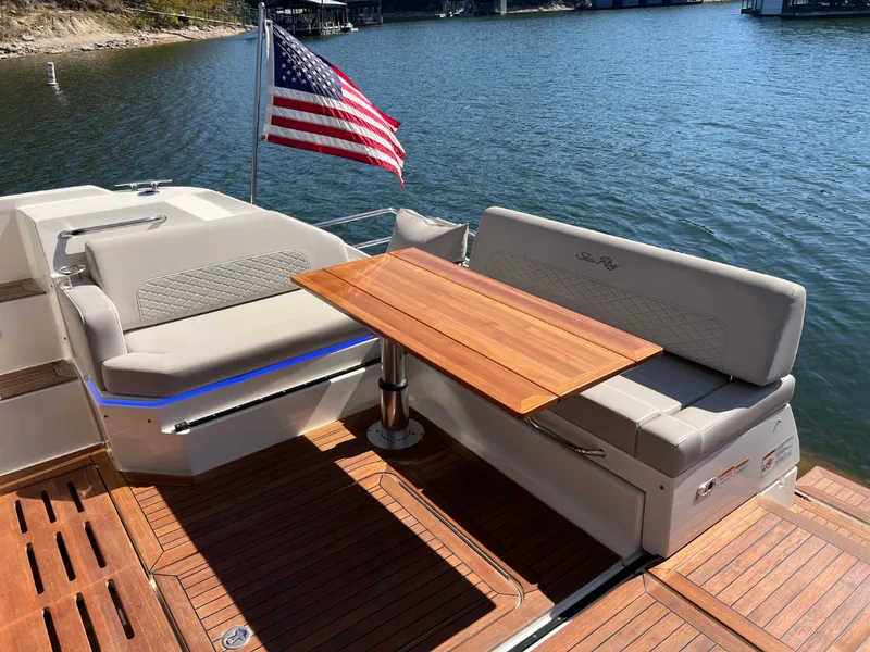 Slide: The Image of Sea Ray FLY 520 2018 - 22