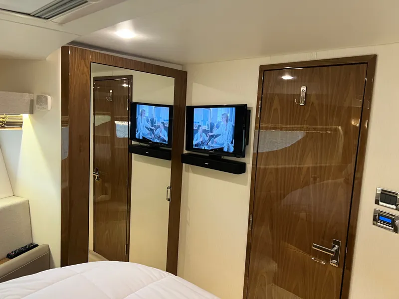 Slide: The Image of Sea Ray FLY 520 2018 - 79