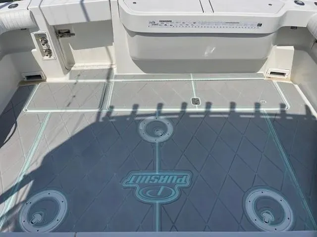 Slide: The Image of Pursuit 3000 Offshore 1999 - 13