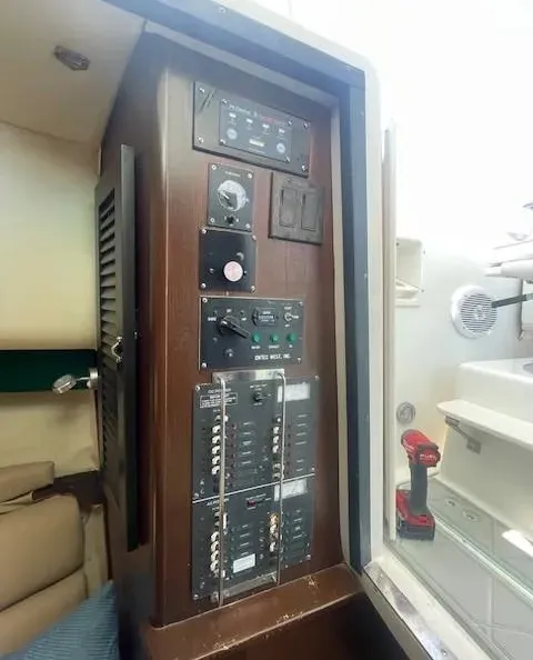 Slide: The Image of Pursuit 3000 Offshore 1999 - 21