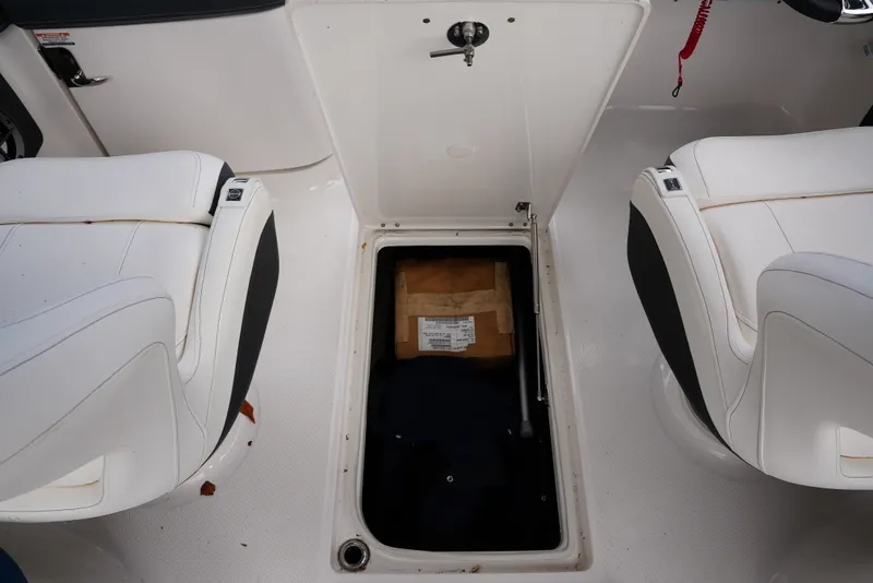 Slide: The Image of Chaparral 270OSX 2024 - 29