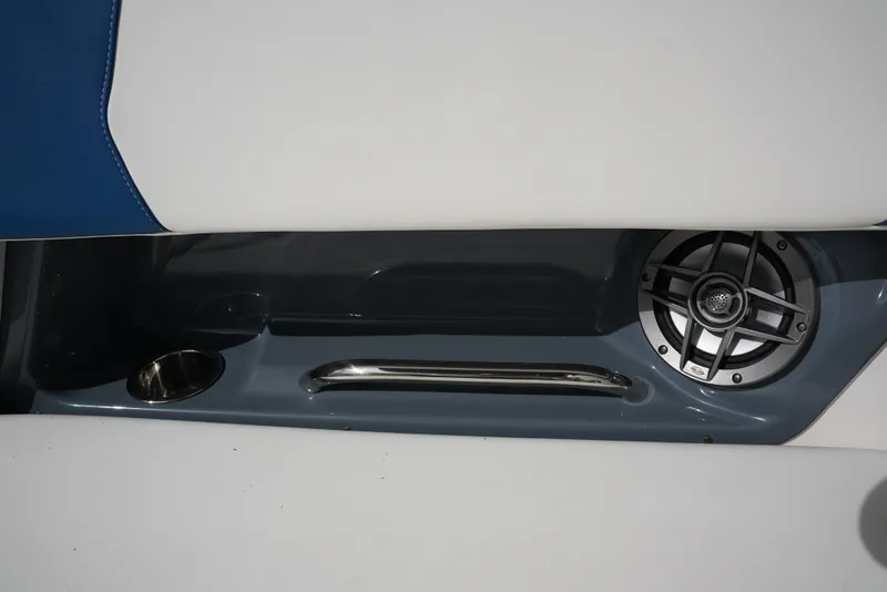 Slide: The Image of Chaparral 270OSX 2024 - 13