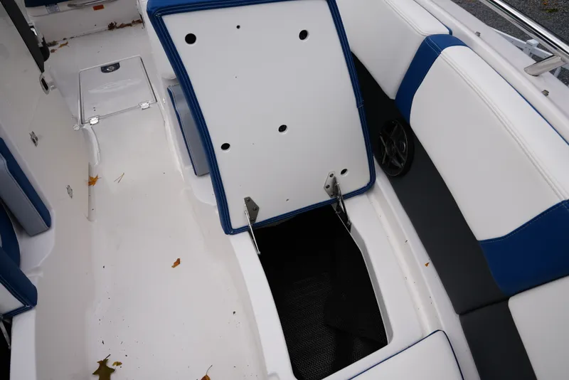 Slide: The Image of Chaparral 270OSX 2024 - 37