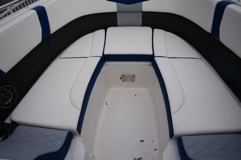 Slide: The Image of Chaparral 270OSX 2024 - 39
