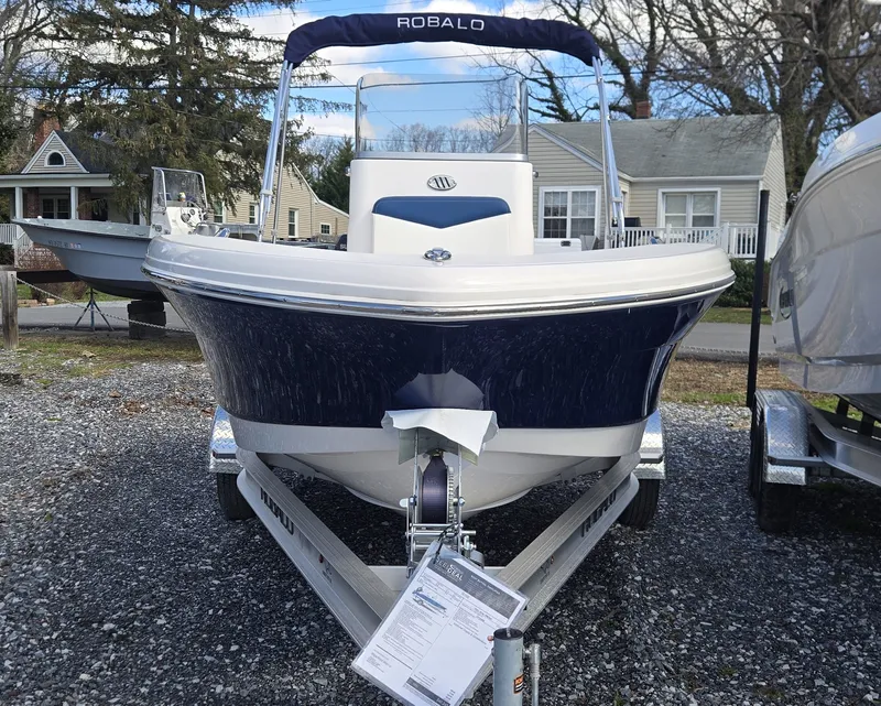 Slide: The Image of Robalo R160 2025 - 3