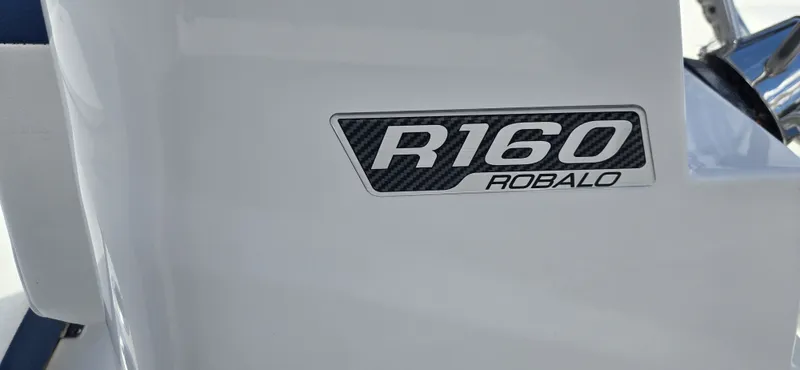 Slide: The Image of Robalo R160 2025 - 22