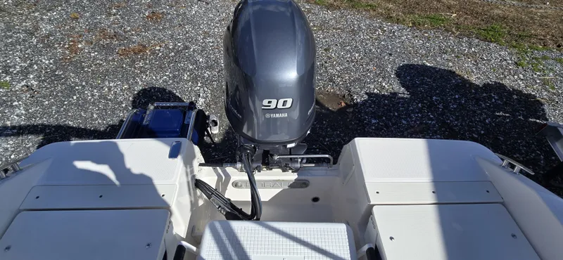 Slide: The Image of Robalo R160 2025 - 7