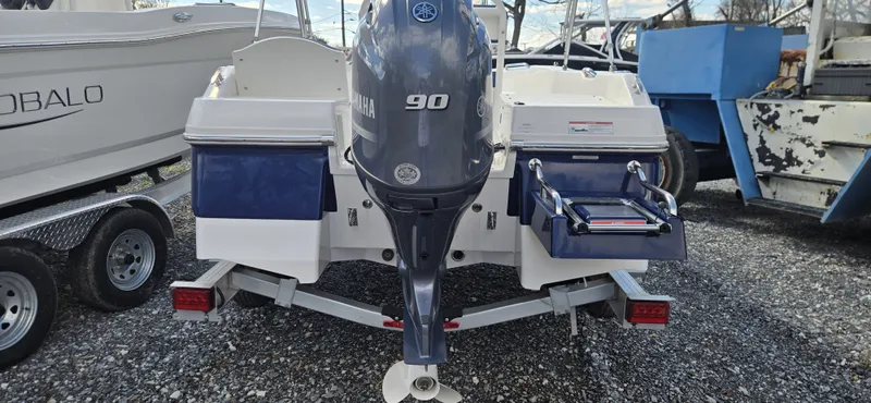 Slide: The Image of Robalo R160 2025 - 23