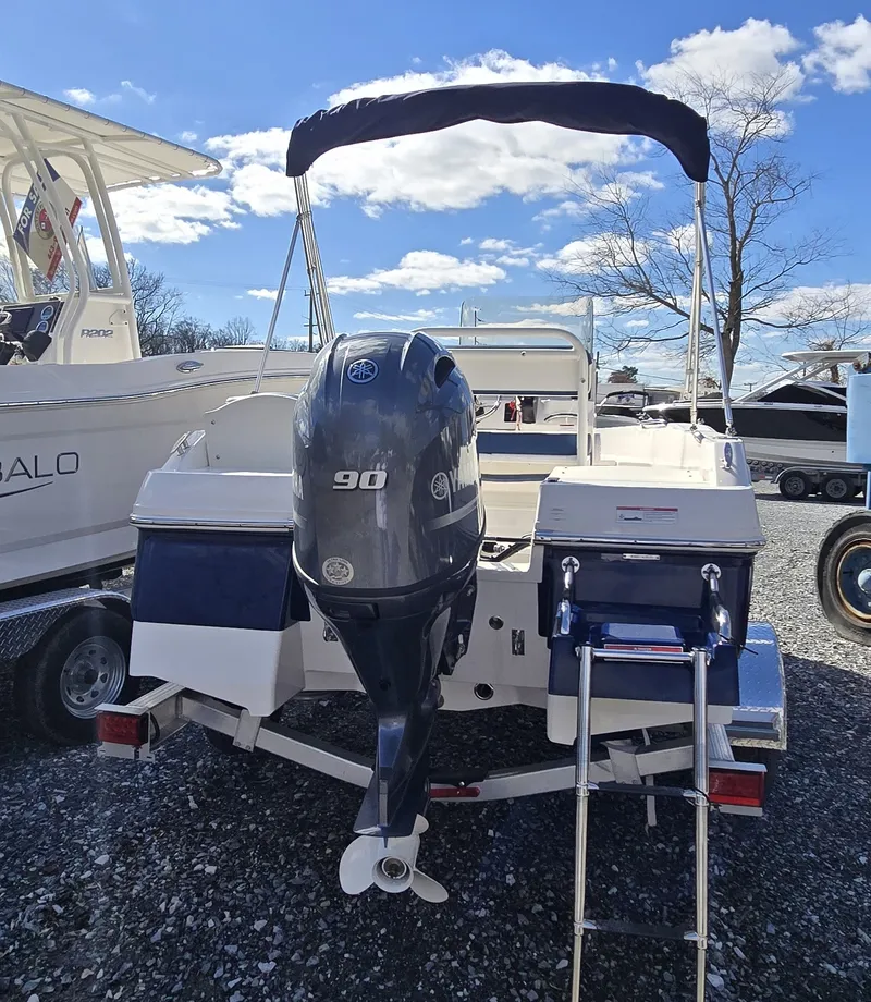 Slide: The Image of Robalo R160 2025 - 5
