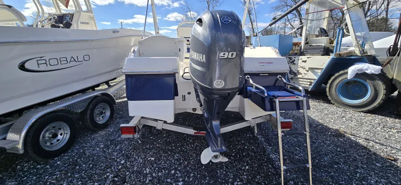 Slide: The Image of Robalo R160 2025 - 6