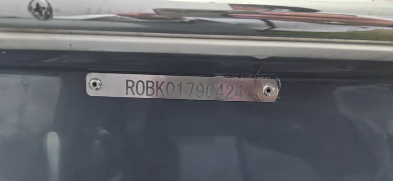 Slide: The Image of Robalo R246 2024 - 2