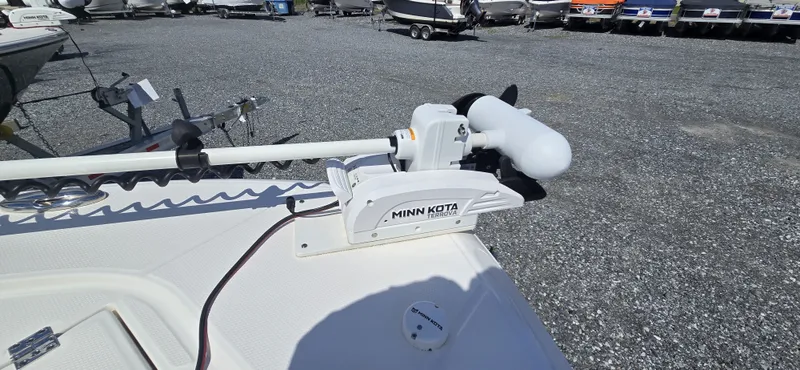 Slide: The Image of Robalo R246 2024 - 21