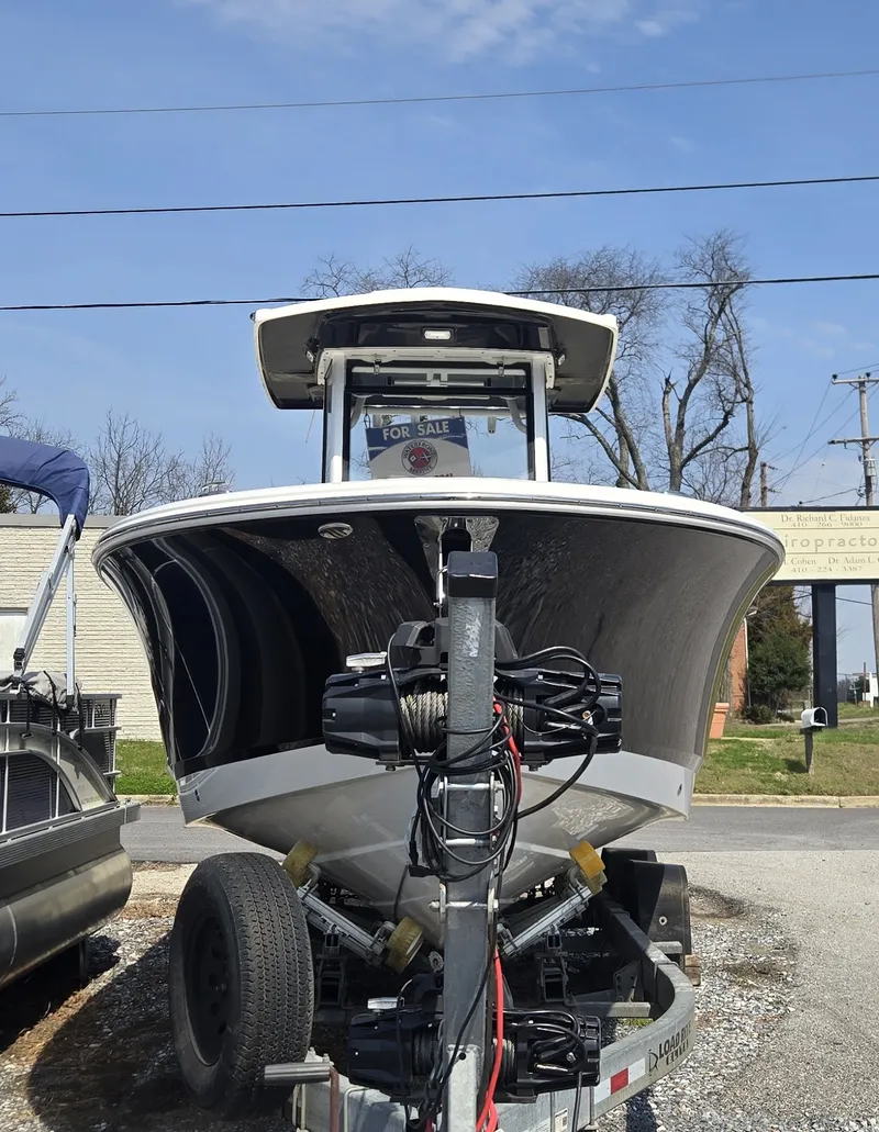 Slide: The Image of Robalo R250 2024 - 2