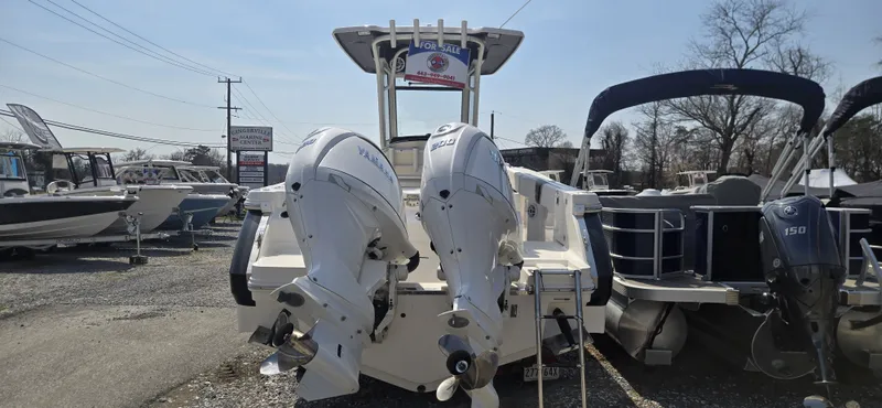 Slide: The Image of Robalo R250 2024 - 5