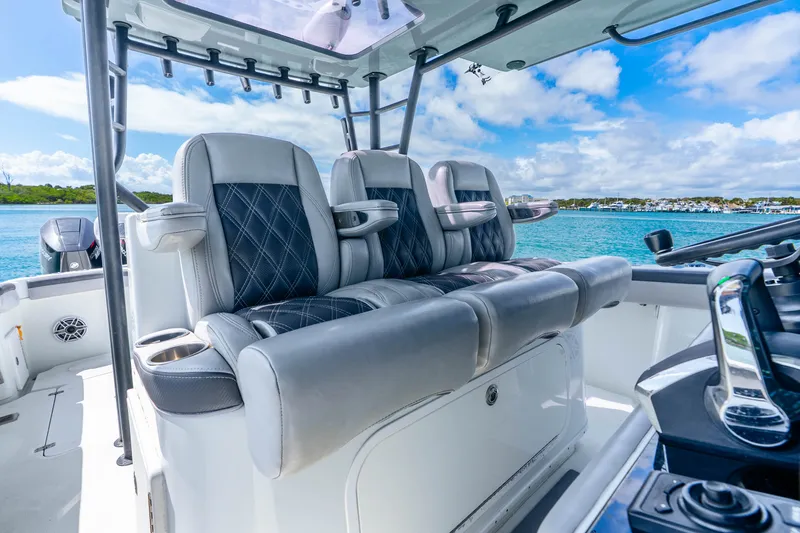 Slide: The Image of Yellowfin 42 Offshore 2019 - 42