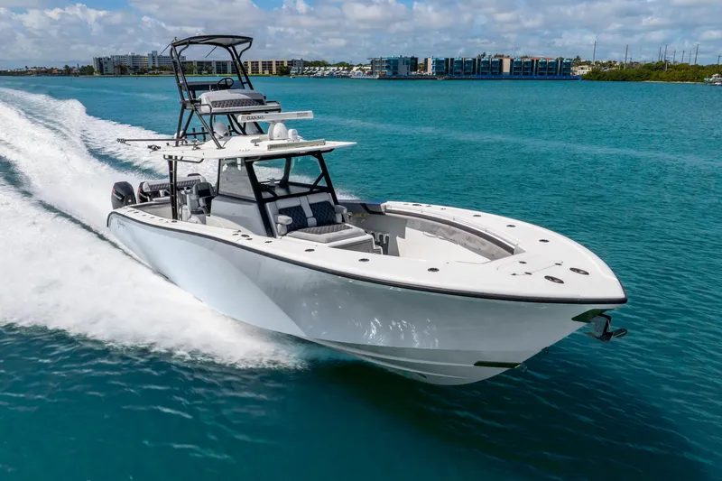 Slide: The Image of Yellowfin 42 Offshore 2019 - 18