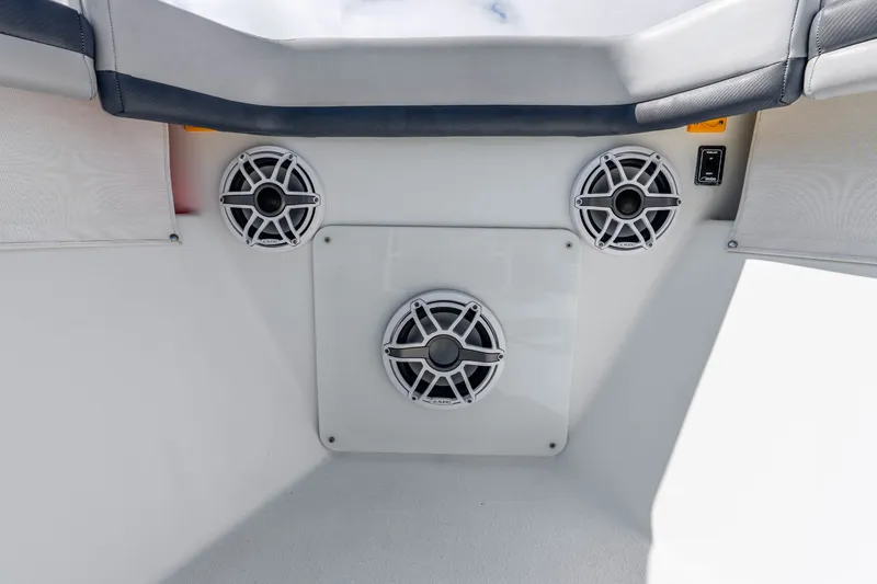 Slide: The Image of Yellowfin 42 Offshore 2019 - 31
