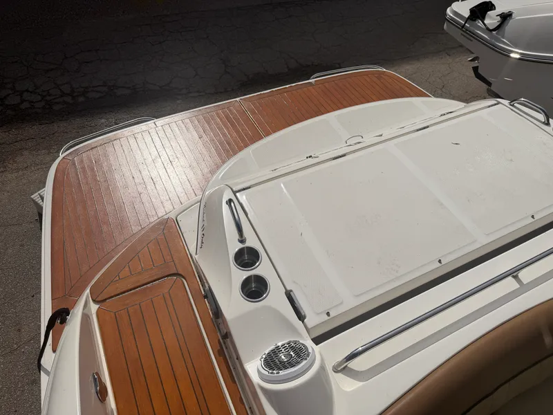 Slide: The Image of Sea Ray SLX 350 2015 - 23