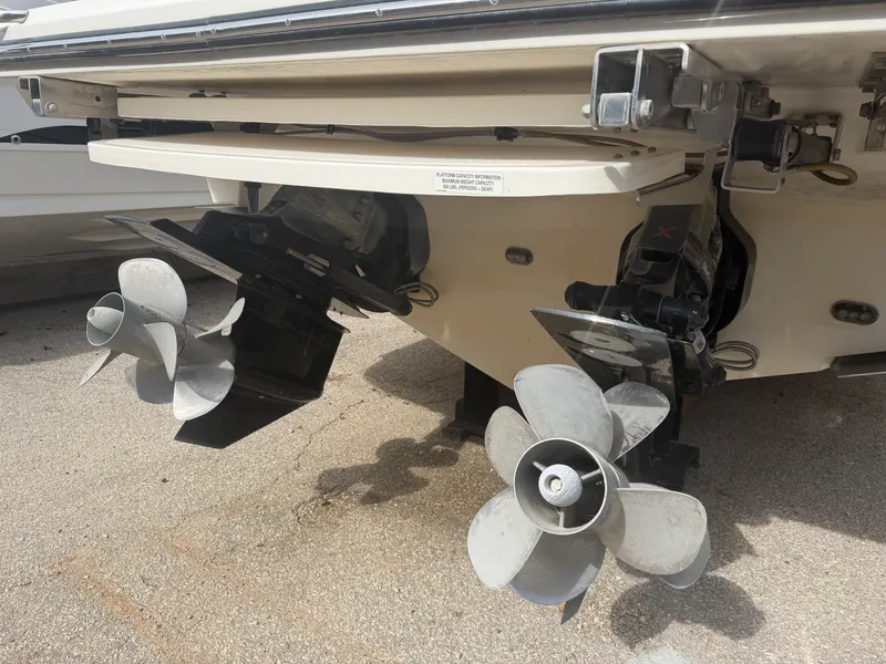 Slide: The Image of Sea Ray SLX 350 2015 - 27