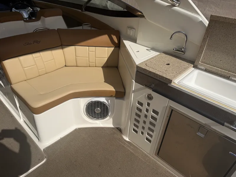 Slide: The Image of Sea Ray SLX 350 2015 - 19