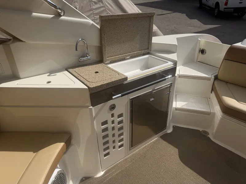 Slide: The Image of Sea Ray SLX 350 2015 - 18
