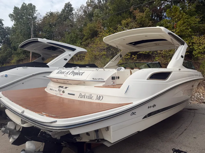 Slide: The Image of Sea Ray SLX 350 2015 - 25