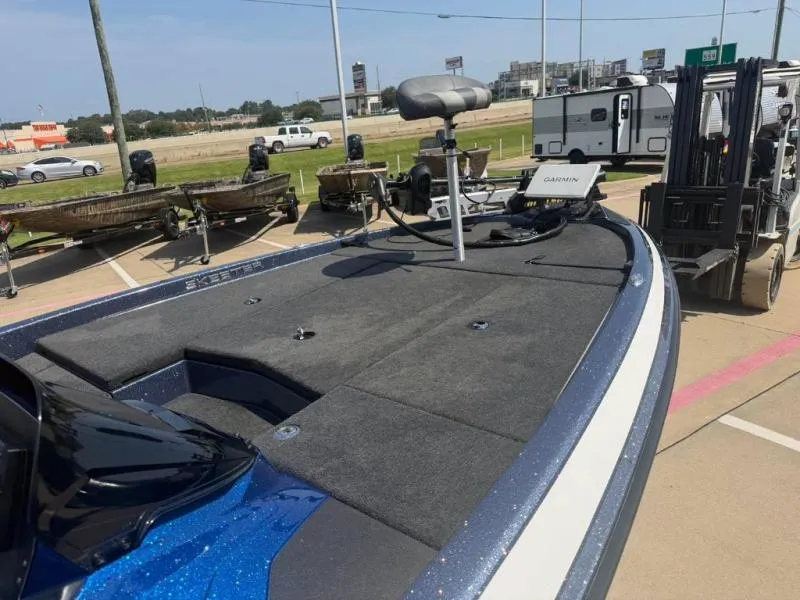 Slide: The Image of Skeeter ZX200 2019 - 12