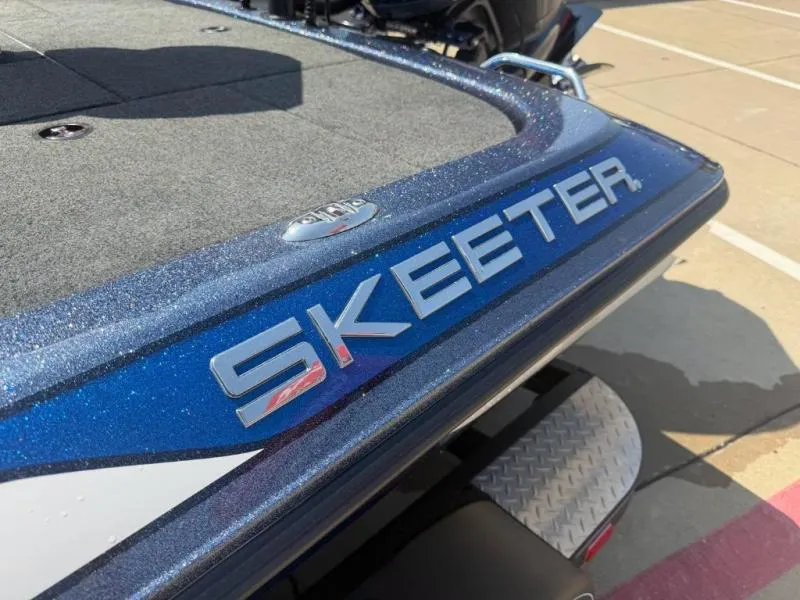 Slide: The Image of Skeeter ZX200 2019 - 20