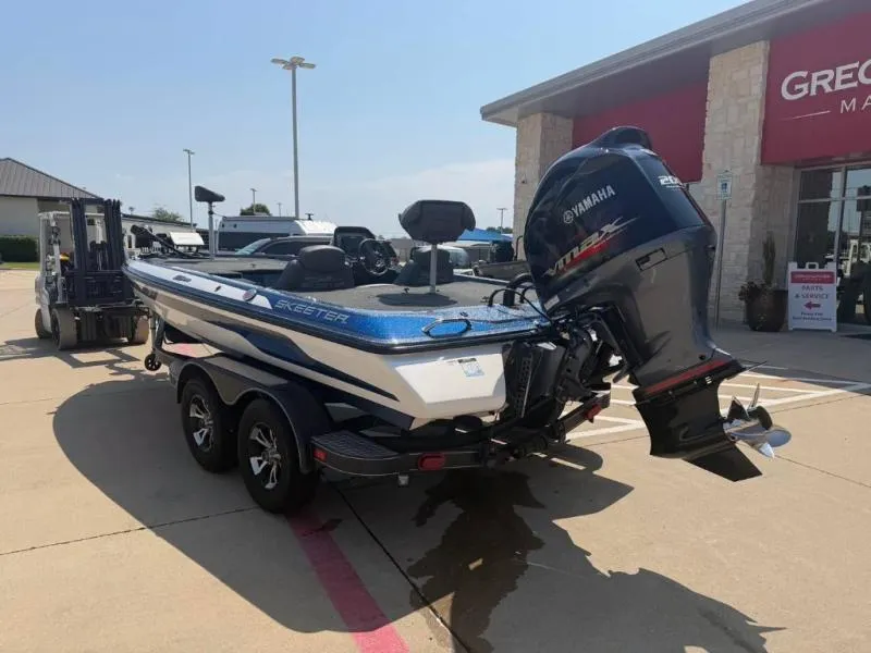 Slide: The Image of Skeeter ZX200 2019 - 3