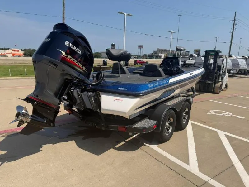 Slide: The Image of Skeeter ZX200 2019 - 5
