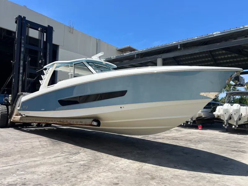 The Image of Boston Whaler 420 OUTRAGE 2022 - 0