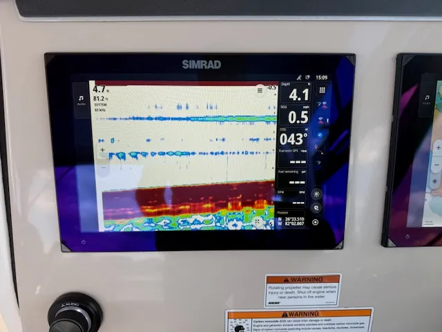 Slide: The Image of Boston Whaler 32 DC 2023 - 13
