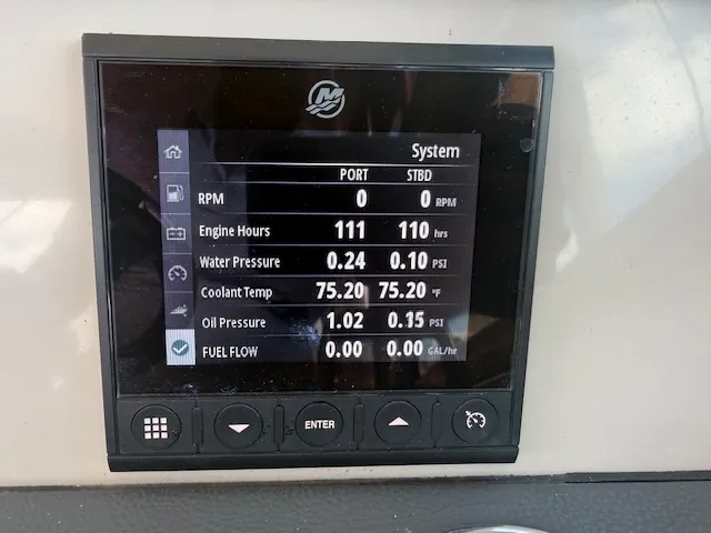 Slide: The Image of Boston Whaler 32 DC 2023 - 14