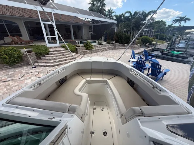 Slide: The Image of Boston Whaler 32 DC 2023 - 32