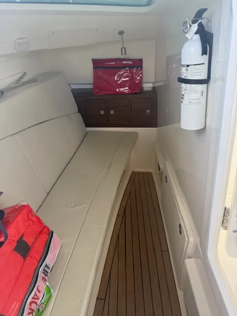 Slide: The Image of Boston Whaler 32 DC 2023 - 15