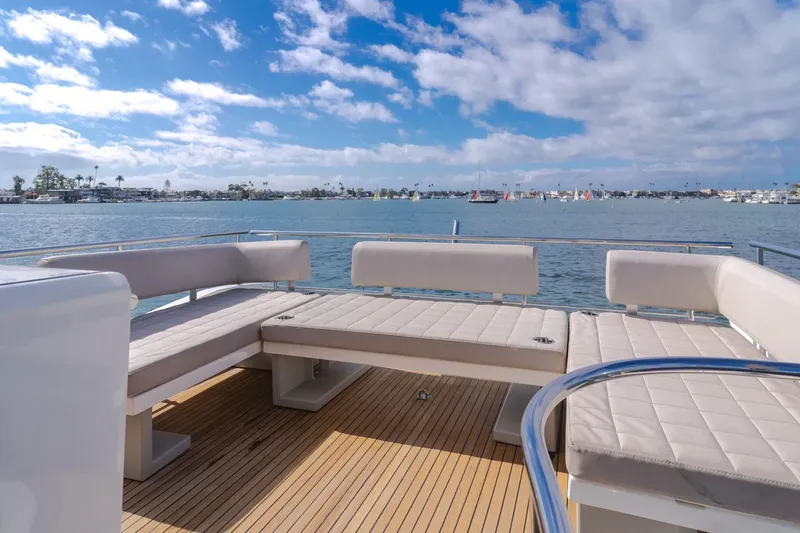 Slide: The Image of Azimut 50 FLY 2015 - 22