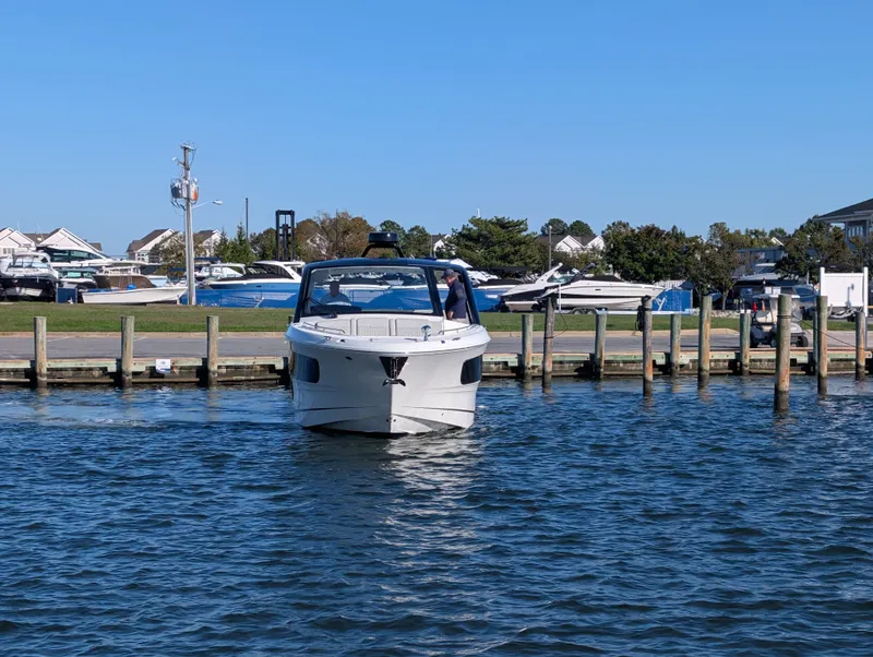 The Image of Sea Ray SUNDANCER 370 OUTBOARD 2026 - 2