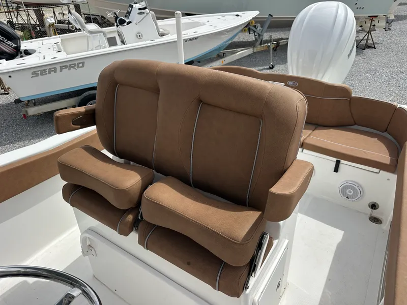 Slide: The Image of Sea Hunt 239 ULTRA SE 2025 - 14