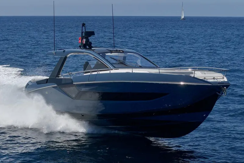 Slide: The Image of Azimut VERVE 48 2025 - 5