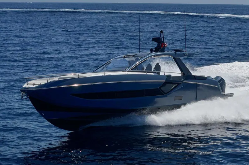 Slide: The Image of Azimut VERVE 48 2025 - 12